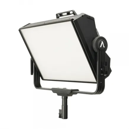 Aputure Nova P300c Kit includes a traveling case