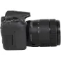 Canon EOS 850D DSLR kamera su EF-S 18-135mm f/3.5-5.6 IS USM objektyvu, šoninis vaizdas, matomos rankenos ir objektyvo detalės