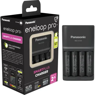 Panasonic Eneloop Pro greitas įkrovimo įrenginys BQ-CC55 su 4 iš anksto įkrautomis AA NiMH 2500 mAh baterijomis, juoda pakuotė, priekinis ir šoninis vaizdas