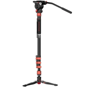 iFootage Cobra 3 180 cm aluminijos flip‑lock monopodas su Komodo K5S fluidinėmis galvos, raudonosios accentų ir greito leidimo plaknį, parodytas lengvai įsikūrę.