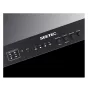 Artimas planas Feelworld Seetec 21,5" 4K transliacijos monitoriaus su priekiniais valdymo mygtukais, HDMI ir 3G-SDI prievadais, LED indikatorių, montuojamo ant metalinio korpuso su V-mount plokšte.