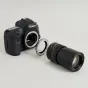 URTH Leica R į Canon EF/EF-S objektyvo montavimo adapterį su Leica R objektyvu ir Canon fotoaparatu