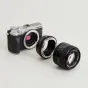 Canon EOS R5 kameros korpusas su RF-S 18-150mm ir 35mm objektyvais, rodantis įvairias fotografijos galimybes