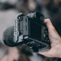 Falcam F22 & F38 Quick Release L Bracket - ergonomiška aliuminio kamera kage Sony A7M4/A7S3 kamerai su anti-slip pagalvėlėmis ir keliais montavimo taškais.