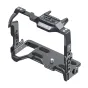 Falcam F22 & F38 Panasonic Quick Release Camera Cage - Patvari aliuminio krepšys su keliais montavimo taškais, įskaitant 1/4-20 varžtų skylutes ir šaltąjį batų sąsają.