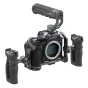 Falcam F22 & F38 Panasonic Quick Release Camera Cage skirtas Panasonic Lumix S5 su ergonomiškomis šoninėmis rankenomis, viršutine rankena ir keliais montavimo punktais, įskaitant 1/4-20 varžtų skylutes ir šaltąją jungtį.