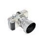 Sidabrinis JJC Olympus LH-40B objektyvo gaubtas, montuojamas ant Olympus kameros, skirtas 45mm f/1.8 objektyvui, kad būtų išvengta peršvietimo ir objektyvo atspindžių, apsaugant priekinį elementą.