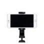 Baltas išmanusis telefonas tvirtai pritvirtintas prie juodo JJC Smart Phone Clip SPS-1A, sumontuoto ant trikojų. Klipas turi 1/4-20 sriegį, užtikrinantį suderinamumą su įvairiais priedais, ir reguliuojamą ilgį nuo 56 mm iki 105 