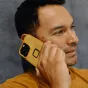 Peak Design dėklas iPhone 15 Pro su SlimLink magnetine montavimo technologija ir apsauginiu guminio kraštu.