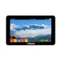 Shimbol M5 5.5-inch on camera monitor, rodantis kalnų peizažą su sniegu padengtomis viršūnėmis ir debesimis, su techninėmis ikonėlėmis ir spalvų kalibravimo juosta apačioje.
