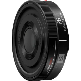 Panasonic Lumix S 26mm f/8 objektyvas - kompaktiškas pilno kadro pancake objektyvas su rankiniu fokusavimu, idealiai tinka spontaniškam fotografavimui. Ypatybės f/8 diafragma, 26 mm fokusavimo atstumas ir lengvas dizainas.
