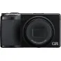 Ricoh GR IV PENTAX kompakta kamera su tekstūru turėjimu, su GR LENS 18.3mm f/2.8, ideali gatvės fotografijai.
