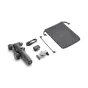 DJI Osmo Mobile 8 gimbal stabilizatorius su priedais, įskaitant multifunkcinį modulį, USB kabelius ir OSMO laikymo maišelį, demonstruojantis pažangias išmaniojo telefono stabilizavimo funkcijas