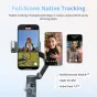 DJI Osmo Mobile 8 gimbalis viedtālruņu stabilizavimui su multifunkciniu moduliu, apšvietimu, valdymo svirtimi ir Bluetooth ryšiu, fiksuojantis vaiką, žaidžiantį futbolą, moterį, darantį selfie su širdelėmis, ir vyrą, mojuojantį 