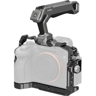 SMALLRIG 6027 HawkLock kabelis kitas Sony Alpha 7 V/7R V/7 IV, solidus aliuminiu ramka su viršaus ramparu ir daugiauose 1/4‑20 ir 3/8‑16 šikštrių reikšmėmis, pateikiamas pilnigi įkelta į kamerą.