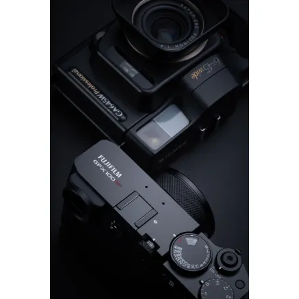 Fujifilm GFX100RF BLACK - 102MP sensor, 35mm F4 lens, 735g weight