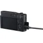 Panasonic Lumix TZ300 juodo kompaktinio fotoaparato užpakalinė dalis su USB jungtuvu, matomi valdymo ratukas, funkcijų mygtukai ir meniu sąsaja