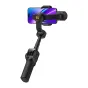 AOCHUAN S3 stabilizatorius su AI jutikliu, sumontuotas ant išmaniojo telefono, rodantis 3 ašių stabilizaciją, lietimui jautrų valdymo skydelį ir priekinę LED šviesą profesionaliam vaizdo filmavimui.