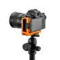 3 Legged Thing Zayne QD L laikiklis iš vario Nikon Z50 II kamerai su įmontuotu QD soketu, pritvirtintas prie trikojinės galvos stabiliam vertikaliam ir horizontaliam filmavimui