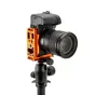 3 Legged Thing Zayne QD L laikiklis vario spalvos Nikon Z50 II kamerai, pritvirtintas prie statyvo su greito atleidimo plokšte ir teleobjektyvu