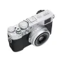 Fujifilm kompaktiška fotoaparatas su asferiniu objektyvu ir Super EBC danga, šoninis vaizdas su užrakto mygtuku ir viršutiniais ratukais
