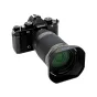 Nikon Z 28-400mm f/4.8 VR objektyvas su pritvirtinta JJC LH HB114 skliauta, sauganti nuo šviesos trūkio ir smūgių, su matine neatsispindinčia paviršiumi
