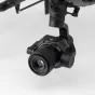 Viltrox AF 90mm f/3.5 objektyvas su DJI DL mount įtvirtintas ant stabilizatoriaus, lengvas teleobjektyvas oriniams filmavimo operacijoms su priekinės linzės apsauga nuo oro sąlygų