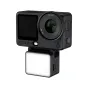 JJC LED NANO mini LED šviesa, pritvirtinta prie DJI Osmo Action 6 kameros su magnetiniu dvigubu tvirtinimu, pagerina vaizdo įrašymą prastomis apšvietimo sąlygomis.