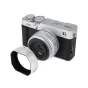 JJC LH JXF23M2 sidabrinis objektivo skiautė Fujifilm XF 23mm ir 27mm objektivams su magnetiniu tvirtinimu, išdėstyta priešais fotoaparatą