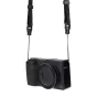 JJC CPC NS1 kaklaraištis kompaktiškoms kameroms, su reguliuojamu ilgio ir tvirtu dizainu, suderinamas su Fujifilm X, Sony ZV-1 ir Canon G7X.