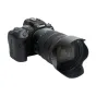 Canon RF 24-70mm f/2.8L IS USM objektyvas su pritvirtintu JJC EW 88E skydiniu, šoninis vaizdas, skirtas apsaugoti nuo šviesos