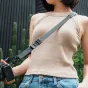 Falcam Maglink Quick Magnetic Buckle Shoulder Strap Lite V2 juodos spalvos su greitu magnetiniu užtvirtinimu ir tvirta Dyneema juostele, užtikrinančia patogų fotokameros nešimą ir greitą prieigą.