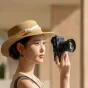 Fujifilm X100VI kamera su Viltrox TCL X100VI teleobjektyvo konvertavimo lęšiu, padidinančiu fokalinį ilgį 1,4 karto, idealiai tinka portretams ir kompresijos efektams