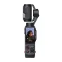 Insta360 Luna Ultra veiksmo kamera Kosminėje juodoje spalvoje su nuimamu 2 colių lietimui jautriu ekranu, rodančiu gyvą 3K vaizdo peržiūrą ir pritvirtintu profesionaliu mikrofonu aukštos kokybės garso įrašymui