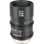 Tokina 100mm Makro T2.9 kinematografinis objektyvas EF prijungimu - šoninis vaizdas su T-stop diafragmos žymėmis ir sureguliuotu fokuso žiedu