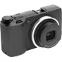 Ricoh GR IIIx fotoaparatas su objektyvo detalėmis, juodas korpusas, sidabrinis objektyvo apdaila – idealus NiSi Ring Caps suderinamumo vaizdavimui