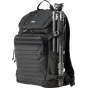 Think Tank DarkLight 20L fotograferių kuprinė su laserine MOLLE panele ir taktinėmis šoninėmis juostomis, su prijungtu statyvu fotografijos įrangos organizavimui.