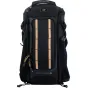 PolarPro RoadRunner 8L ultralengvas kuprinė su dvigubu prieiga prie pagrindinio skyriaus, rudos spalvos tinklinės panelės ir įmontuota apsauga nuo oro sąlygų kelionėms ir kasdieniam naudojimui.