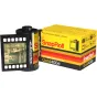 Escura SnapRoll Gold400e mini skaitmeninė kamera su filmo simuliacija, pavaizduota šalia retro stiliaus pakuotės ir dalinai atvira, kad rodytų nostalgišką nuotraukos vaizdą ekrane