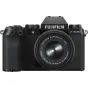 Fudžifilmo X-S20 bezzidinio fotoaparato su Fujinon XC 15-45mm f/3.5-5.6 OIS PZ objektyvu priekio vaizdas, kompaktiškas vlogerio įrangos pagrindinė dalis