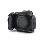 Tilta pusinis Canon R6 Mark III kameros rėmas - juodo spalvos šoninis vaizdas su Arca-Swiss plokšte ir priedų montavimo taškais