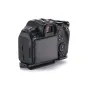 Tilta pusinė kameros dėžė Canon R6 Mark III - galinis vaizdas su Arca-Swiss plokšte ir sriegtais priedų montavimo angomis