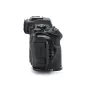 Tilta pusė Canon R6 Mark III kameros - juodas šonas su Arca-Swiss plokšte ir srieginių priedų tvirtinimo taškais