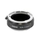 Metabones ALPA į E-mount T adapteris juodas matine apdaila su preciziškai apdirbtu dizainu, chromu padengtomis vidinėmis briaunomis ir tekstūruota išorine paviršiumi, su išgraviruotais prekės ženklo ir modelio duomenimis.