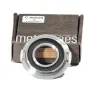 Metabones chromuotas C-mount į Sony E-mount adapteris, preciziškai pagamintas iš vario, matomas iš viršaus ant originalios pakuotės