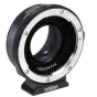 Metabones Canon EF į EOS M T greitaveikio adaptorius ULTRA 0.71x su atvira objektyvo montavimo vieta, matinė juoda šviesos atspindžio slopinanti vidinė dalis ir nuimama Arca tipo trikojo pėda.