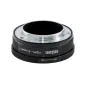 Metabones Canon FD/FL į Sony E-mount adapteris su juodu ir sidabriniu apdaila, grublėtu rankiniu reguliavimo žiedu, raudonu ON/OFF jungiklio indikatoriu ir nuimama Arca-tipo fotografinio statyvo pėda.