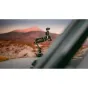 Tilta Hydra Alien Mini stabilizacijos sistema miško žaliame atspalvyje su hidraulinio smūgio gaudymo galva, pritvirtinta prie automobilio vėjo stiklo, ideali mobiliems įrenginiams ir veiksmo kameroms filmuoti judančiose transpor