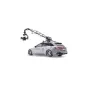 Tilta Hydra Arm Mini Basic Kit V Mount su Audi SUV automobiliu montuojamai kinematografijai, su išsikišusia kranine rankena ir kameros stabilizatoriumi
