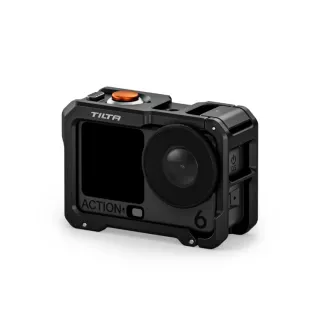 Tilta pilnos kameros saugyklas DJI Osmo Action 6 - juodas spalvos priekis su ilgesniais mygtukais ir šaltasis šuošas montavimo taškas